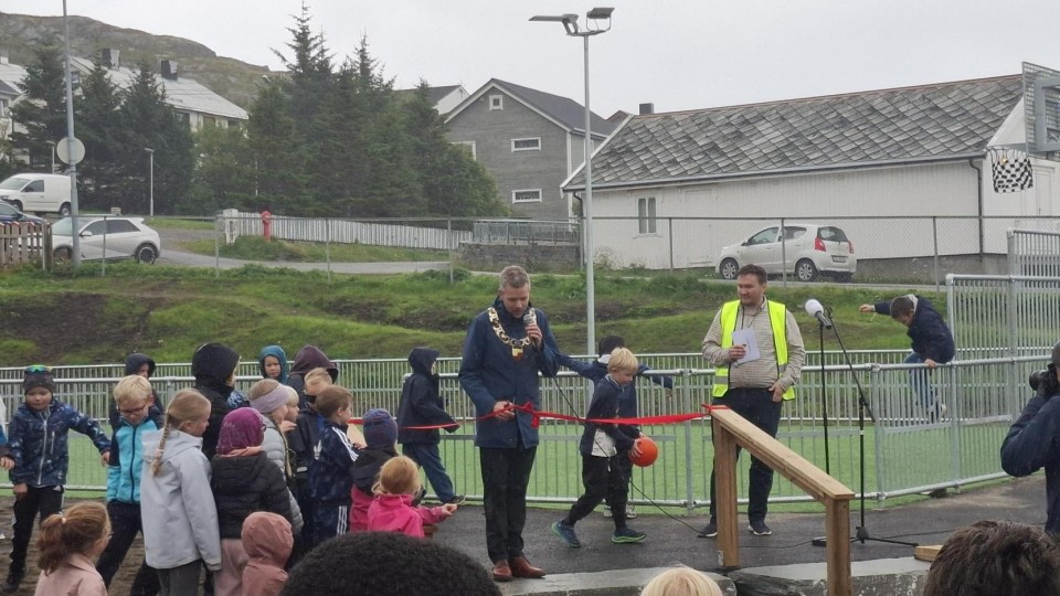 Lenke til artikkel: Offisiell åpning av den nye skolegården til Honningsvåg skole